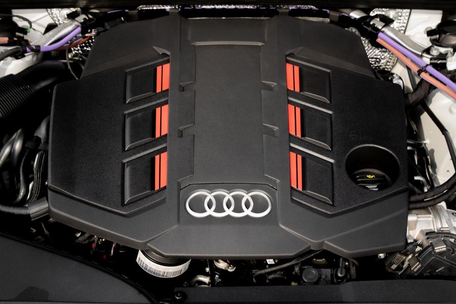 Моторный отсек Audi S7 Sportback TDI 2019 года  (WW) (фото 36 из 93)